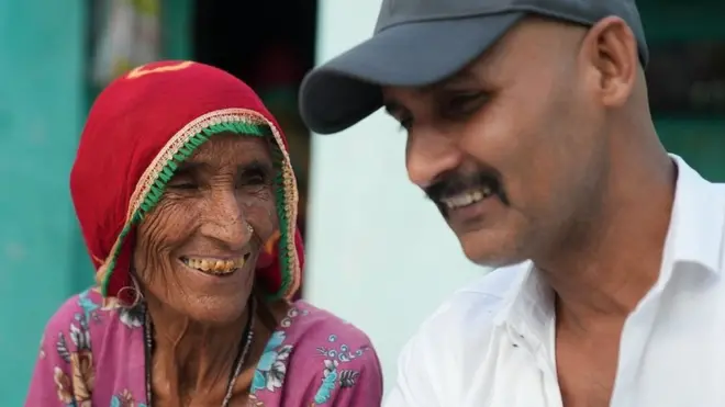 अपनी मां अन्नी देवी के साथ निरनाराम