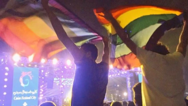 جدل في مصر بعد رفع علم المثلية الجنسية في حفل غنائي