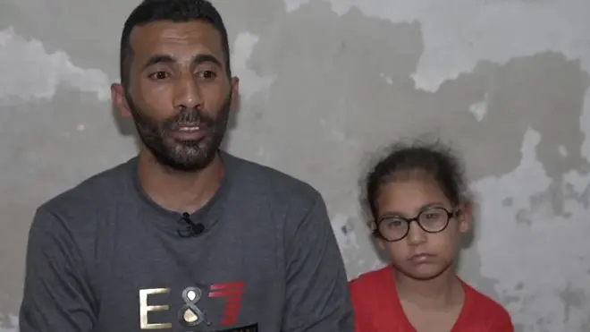 حازم الحبشي أحد سكان قطاع غزة تحدث لبي بي سي عن تداعيات هذا القرار عليه وعلى عائلته.