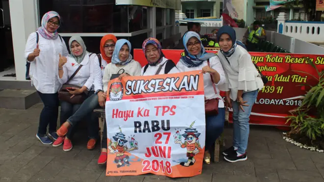 Para ibu di Tasikmalaya dikerahkan untuk mengajak warga mencoblos di Pilkada Jabar, mengingat tingginya jumlah pemilih terdaftar yang tidak memberikan suara.