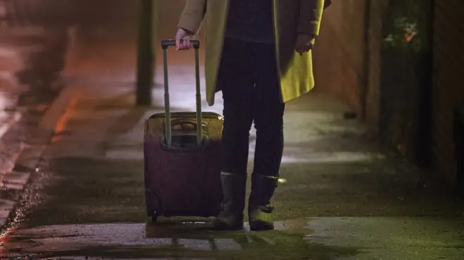 Колико је новца у емигрантском коферу (илустрација)