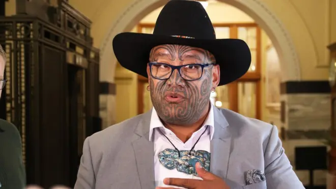 Равири Уайтити