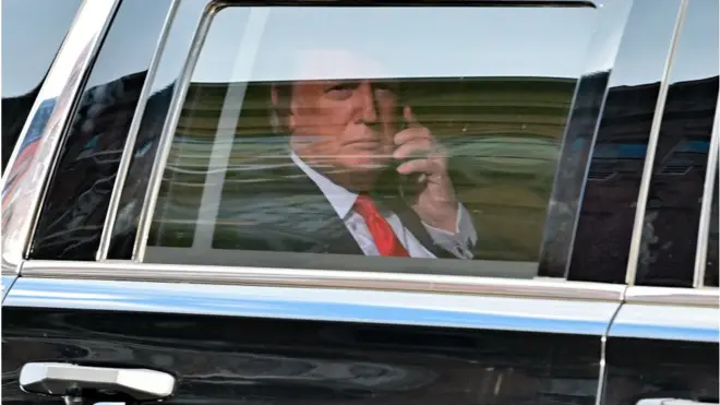 من التهم المزعومة لمؤسسة ترامب تقديم هدايا غير رسمية استخدمت لضمان الولاء والتقليل من الضرائب