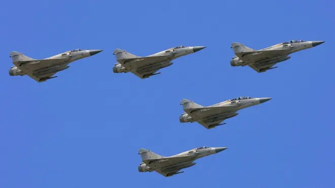 90年代法国出售给台湾空军幻影2000，导致中法关系紧张。