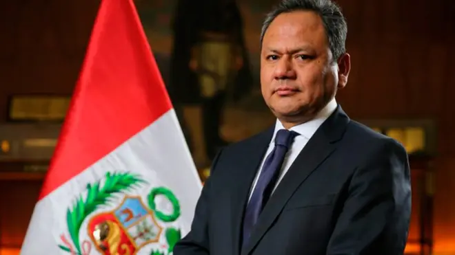 El ministro de Defensa de Perú, Mariano González, renunció a su cargo luego de que se conociera que le dio un ascenso a su pareja en su cartera.