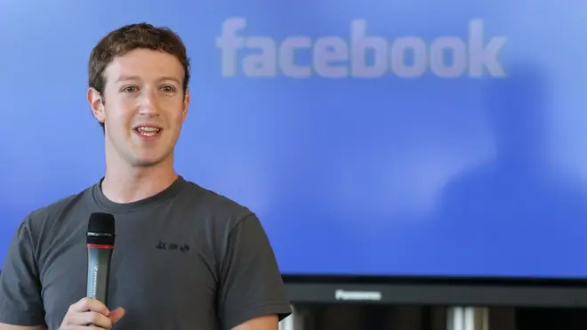 Mark Zuckerberg Facebook-un əsasını 2004-cü ildə qoyub