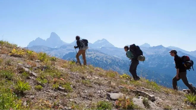 سباق لإنقاذ آثار أبقاها الجليد طي الكتمان