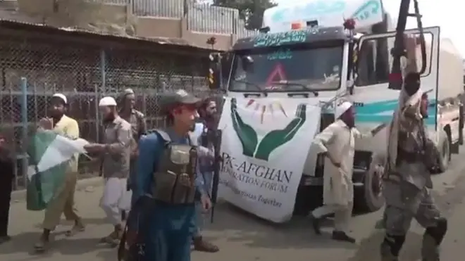 امدادی ٹرک، پاکستانی پرچم