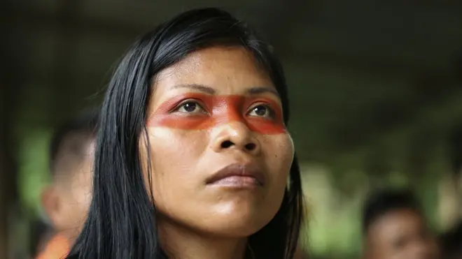 Nemonte Nenquimo adalah salah satu dari enam pegiat lingkungan yang dinobatkan sebaga 'pahlawan' dan dianugerahi penghargaan Goldman Prize.