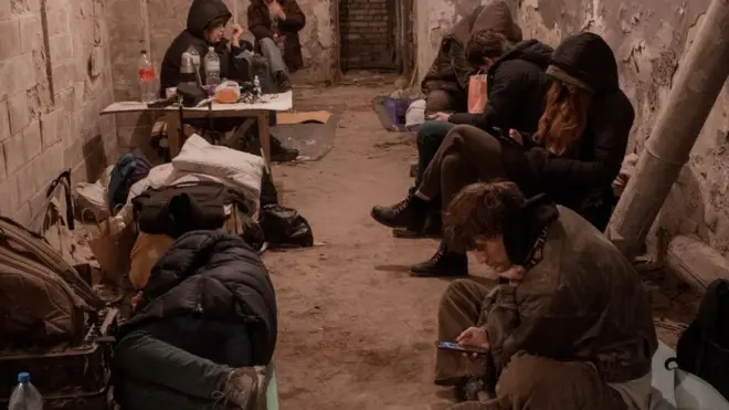 Kyiv residents take shelter in the basement of an apartment building (27 February 2022)
