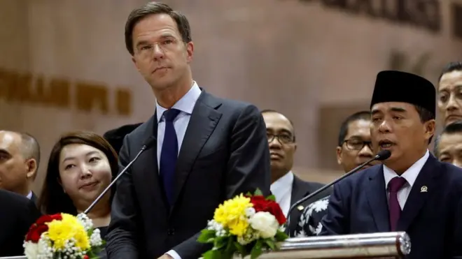 PM Mark Rutte (tengah) juga mengungkapkan dia mengerti seruan agar orang-orang yang tidak berintegrasi meninggalkan Belanda.