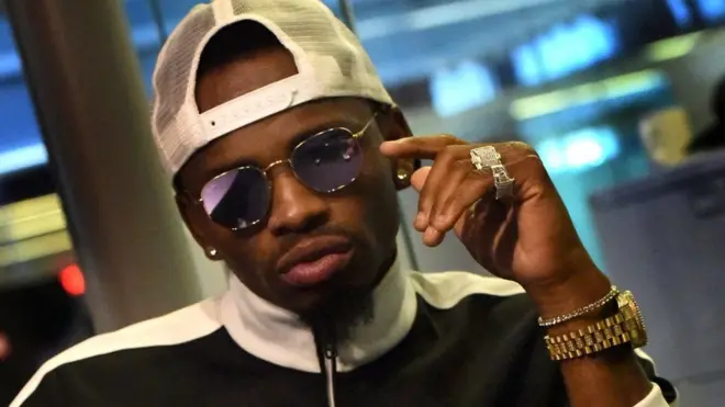 Diamond Platnumz hamwe n'uwundi muririmvyi Rayvanny ntibarekuriwe guteramisha mu gihugu no hanze yaco