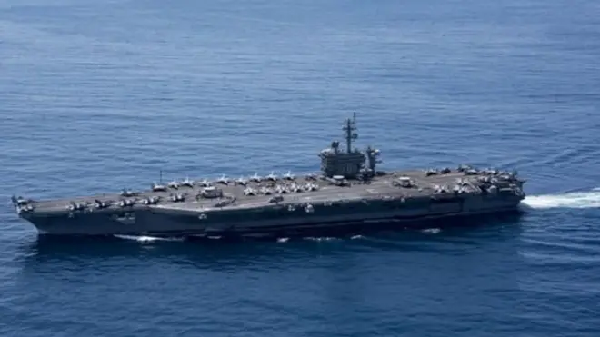 У неділю авіаносець "Карл Вінсон" і кораблі супроводу проводили військові навчання з японським флотом у Філіппінському морі