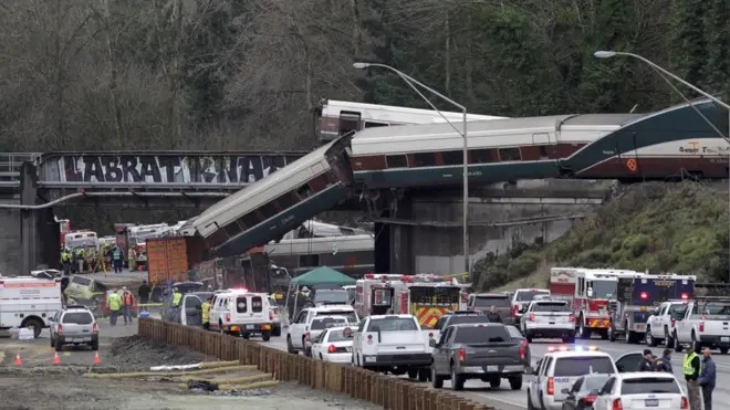 Kereta 501 sedang melakukan perjalan perdana dengan jalur baru yang lebih pendek.