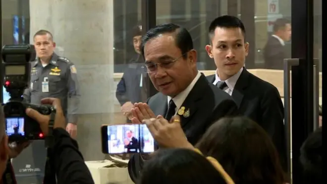 พล.อ. ประยุทธ์ จันทร์โอชา ทักทายสื่อมวลชนหลังผ่านร่าง พ.ร.บ.งบประมาณ 2563