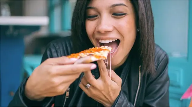 A ideiaapostas mais lucrativasque mulheres ficam com mais raiva quando estão com fome (ou que o alimento é um conforto principalmente para mulheres) é um estereótipo comum