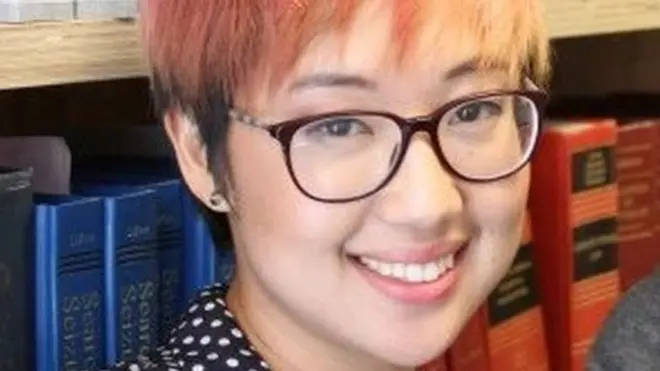 미국 뉴욕타임스(NYT)가 백인 비하 트윗을 올린 이력이 있는 한국계 미국인 새라 정을 채용해 논란이 일었다