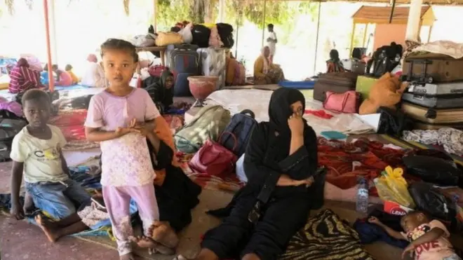 يقترب عدد النازحين من مناطق مختلفة في السودان من المليون