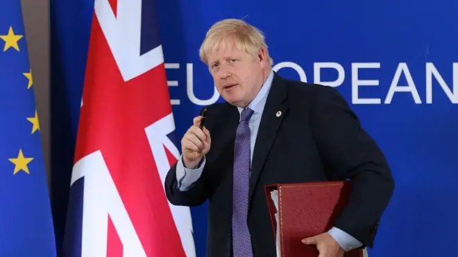 Британия под предводительством Бориса Джонсона ушла из ЕС, но надписи на английском - и английский как главный рабочий язык Евросоюза - остаются