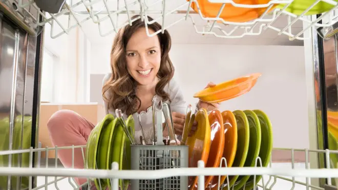 El lavaplatos no sirve sólo para lavar los platos. Tiene muchos más usos de los que tal vez imaginas.