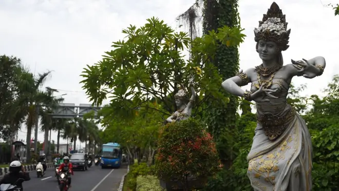 Bali'de çok sayıda Hindu tanrıçasının heykeli var.