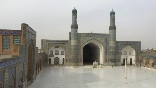 مسجد جامع هرات بیش از ۷۰۰ سال پیشینه دارد و در زمان سلطنت سلسله تیموریان هرات ساخته شده است