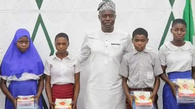 Seyi Makinde n fun akẹkọ ni iwe ajakọ