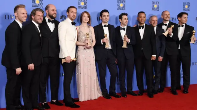 Para awak dan bintang La La Land saat meraih tujuh penghargaan Golden Globe, 9 Januari 2017.