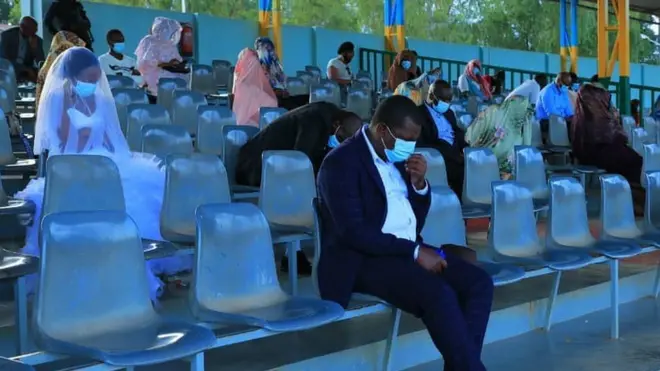 Abageni ababyeyi na bamwe mu batashye ubukwe bafungiwe kuri stade i Kigali