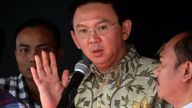 Ahok setelah memberikan keterangan di Kejaksaan Agung pada tanggal 1 Desember lalu.