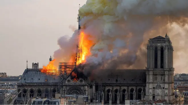 Відомо, що внаслідок пожежі обвалилась частина даху та шпиль будівлі