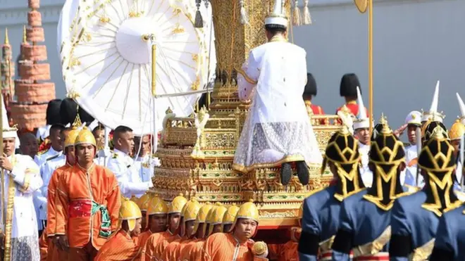 ብኣማኢት ኣሽሓት ዝግመቱ ታይላንዳውያን ኣብ ስርዓተ ቀብሪ ንጉስ ሃገሮም ተረኺቦም