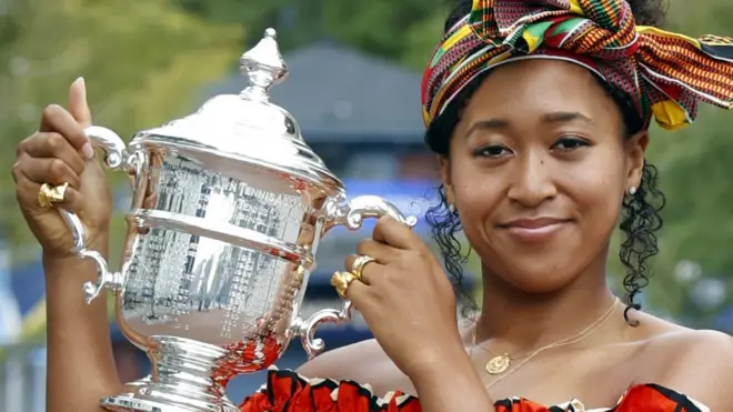 Naomi Osaka with US Open trophy