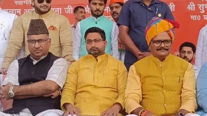 पसमांदा बुद्धिजीवी सम्मेलन में यूपी के उप मुख्यमंत्री ब्रजेश पाठक (बैठे हुए दाएं से दूसरे)