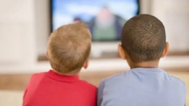 在接受调查的146个国家中，绝大多数国家的男孩子要比女孩子活动量更多些。