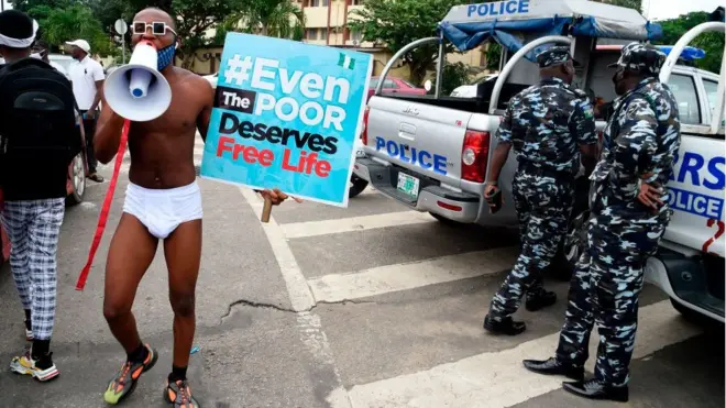 Man wey wear pant dey protest for Nigeria