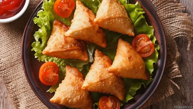 ભારતના પૉપ્યુલર સ્ટ્રીટ ફૂડ સમોસાનો ઇતિહાસ અત્યંત રોચક છે.