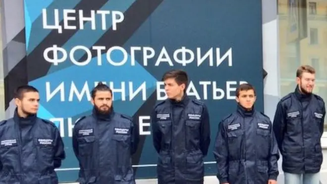 Активисты организации "Офицеры России" блокировали вход на выставку