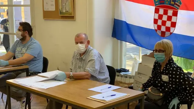 Oko sedam hiljada biračkih mesta otvoreno je u 7 časova