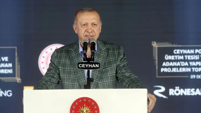Cumhurbaşkanı Erdoğan, dünyayı bekleyen enerji kriziyle ilgili, "Küresel düzeyde enerji, mal ve hizmet fiyatları fahiş oranlarda arttığı halde bunları kendi hizmetlerimize üçte biri, beşte biri oranında ancak yansıtarak vatandaşlarımızı koruyoruz" dedi. Enerji ve Tabii Kaynaklar Bakanı Dönmez dün krize ilişkin olarak, "30 yıldır bu sektörün içindeyim. Böylesini görmedim" ifadesini kullanmıştı.