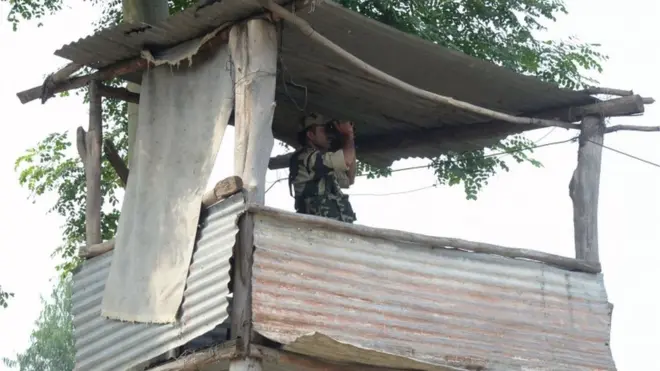 کشمیر میں لائن آف کنٹرول کے قریب اڑی کے فوجی کیمپ پر شدت پسندوں کے حملے میں 19 فوجی ہلاک ہوئے تھے۔ انڈیا کا الزام ہے کہ حملہ آور پاکستانی تھے