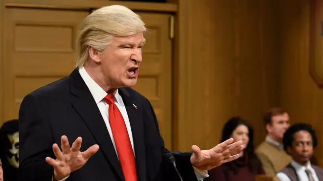 Нынешнему президенту США тоже приходится терпеть над собой много насмешек (на этой фотографии - пародия в исполнении Алека Болдуина)