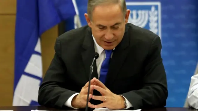 وصف نتنياهو الاتهامات خلال اجتماع في مقر حزب (ليكود) الأثنين بأنها "لا أساس لها".