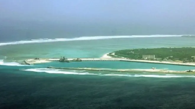 چین د ټول سوېلي چین سمندرګي د ملکیت دعوه لري.