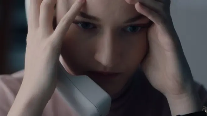 تعاني شخصية جاين في الفيلم بسبب تلاعب مديرها بها