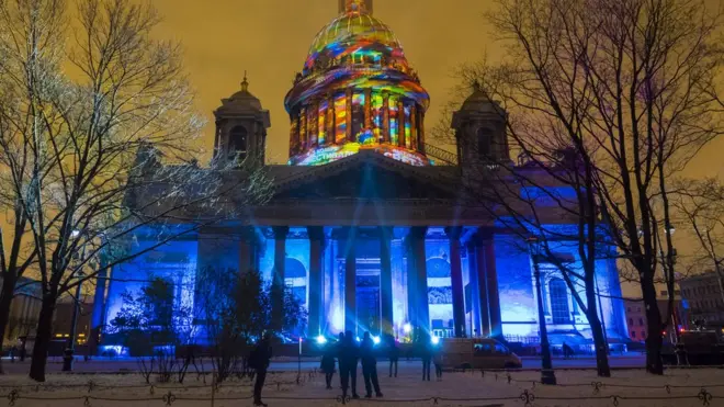 "Мы терпеливо ждем", - сказали в РПЦ, комментируя сообщения о передаче Исаакиевского собора церкви