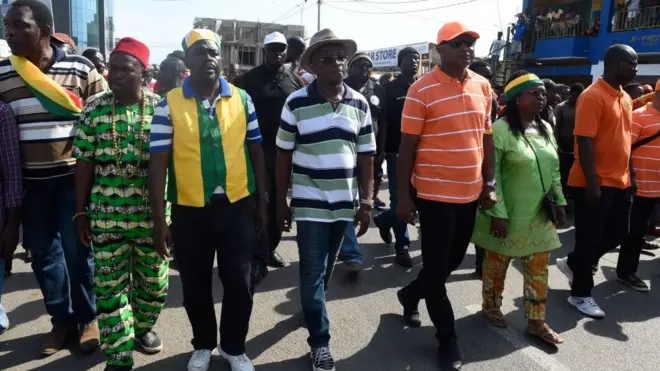 Des membres de la coalition de l'opposition togolaise marchent le 21 septembre 2017 à Lomé (illustration).