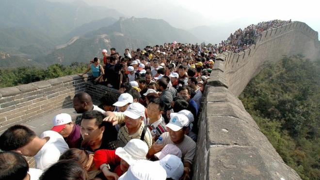 turistas en la Gran Muralla china, 2005