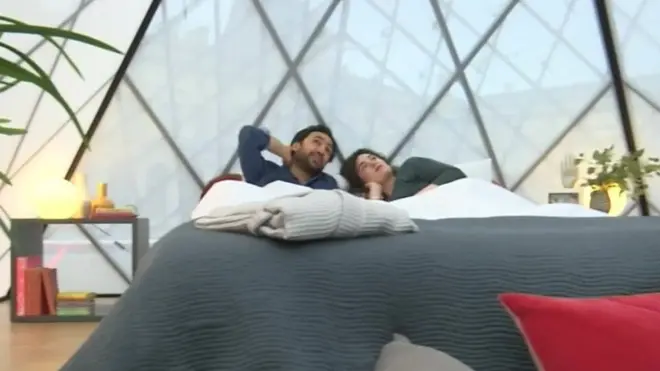 هل تريد أن تقضي ليلتك مع الموناليزا؟