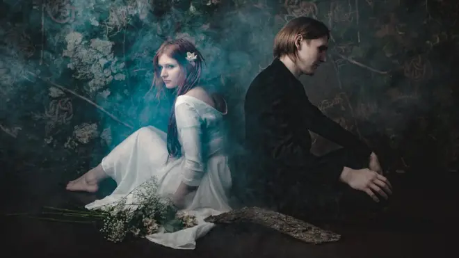 В составе iamthemorning всего два человека: вокалистка и автор текстов Марьяна Семкина и клавишник и композитор Глеб Калядин